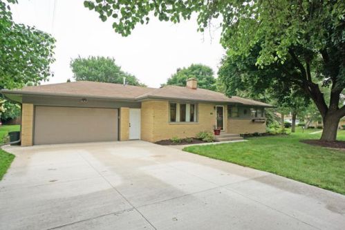 11908 Elmhurst Pkwy, Milwaukee WI  53226-2919 exterior