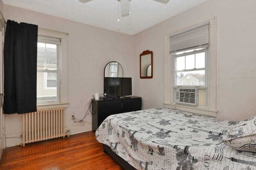 6 Eton St, Valley Stream NY 11581-2903 exterior