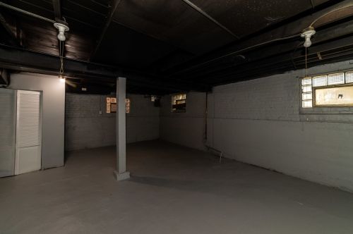 9132 Saginaw Ave, Chicago IL  60617-4150 exterior