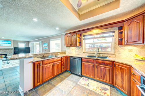 2390 Sykes Crk Dr, Merritt Island FL 32953-2954 exterior