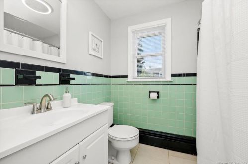 15 Morrell Ave, Milford CT 06461-2313 exterior