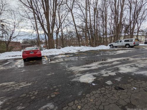 151 Chestnut St, Manchester CT 06040-5949 exterior