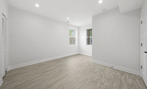 323 Homan Ave, Chicago IL 60655-3509 exterior