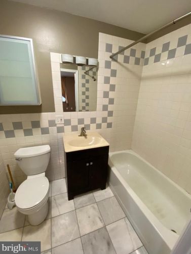 443 Fairmount Ave, Philadelphia PA  19123-2858 exterior