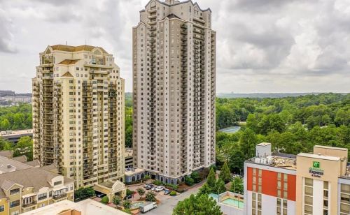 795 Hammond Dr, Atlanta GA 30328-5517 exterior