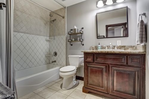 13841 Cyn Dr, Phoenix AZ 85016-2403 exterior