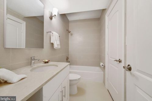 9318 Cranford Dr, Rockville MD 20854-2231 exterior