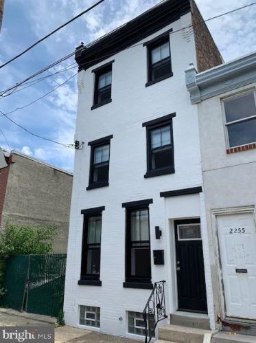 2257 Lawrence St, Philadelphia PA  19133-2920 exterior