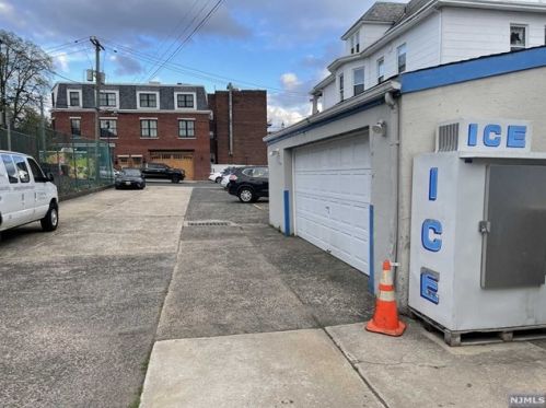 55 Clinton Pl, East Rutherford NJ 07073-1323 exterior