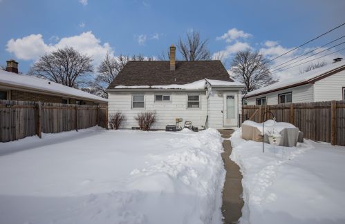 9709 Sarasota Pl, Milwaukee WI 53222-1413 exterior