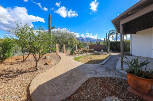 6561 Shadow Bluff Dr, Tucson AZ  85704-6950 exterior
