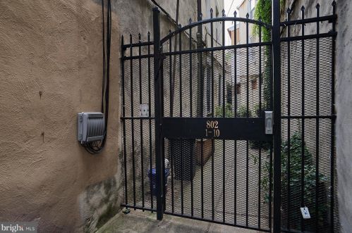 804 6th St, Philadelphia PA  19147-3002 exterior