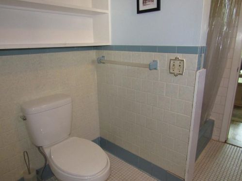 72 Cres St, Providence RI 02907-3237 exterior