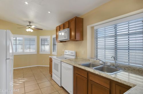 9401 Albatross Dr, Tucson AZ 85742-5126 exterior