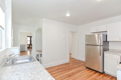 2142 Commonwealth Ave, Newton MA 02465-2914 exterior