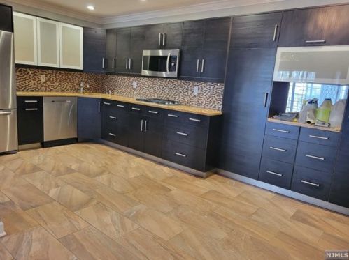 621 Plum Ter, Mahwah NJ  07430-3441 exterior