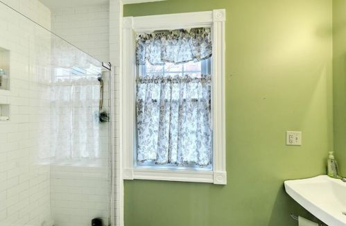 69 Arnold St, Providence RI 02906-1065 exterior