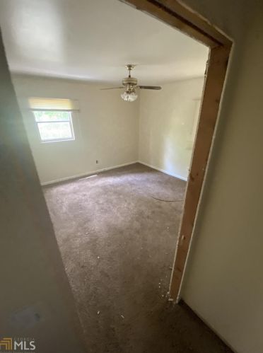 5825 Chatteron Rd, Atlanta, GA 30349-1602