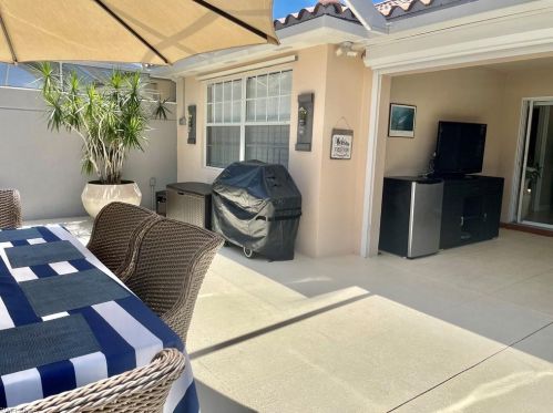 4569 Pasadena Ct, Naples FL 34109-1359 exterior