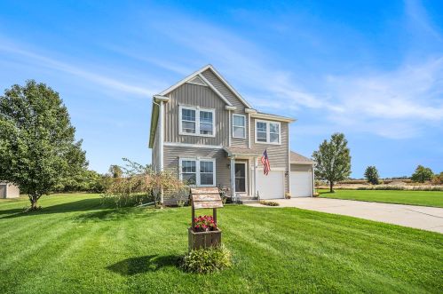 51717 Jordan St, Paw Paw, MI 49079-8078