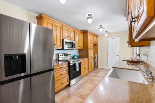 709 Dorchester St, Fort Pierce FL  34983-8762 exterior