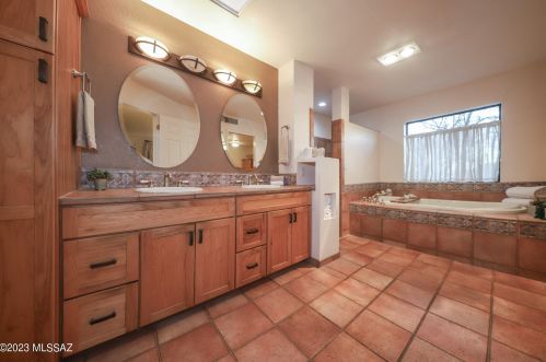 3865 Tanuri Dr, Tucson AZ 85750-1939 exterior