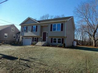 325 Lucille St, Woonsocket, RI 02895-6771