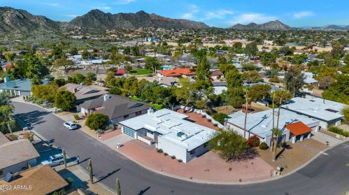 9052 29th St, Phoenix AZ  85028-5302 exterior