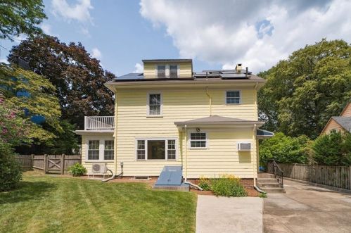 293 Doyle Ave, Providence RI 02906-3354 exterior