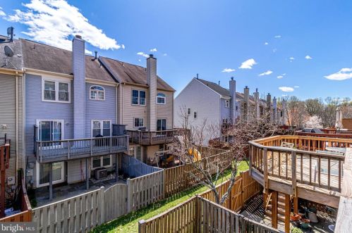 7041 Chesley Search Way, Alexandria VA 22315-4754 exterior