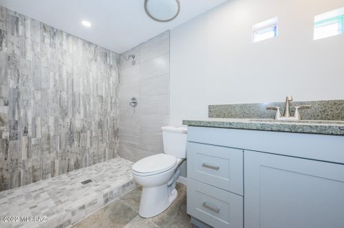 8648 Kenyon Dr, Tucson AZ  85710-4234 exterior