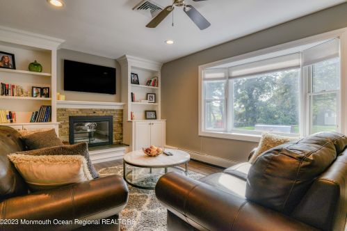 17 Carriage Dr, Middletown NJ 07748-3504 exterior