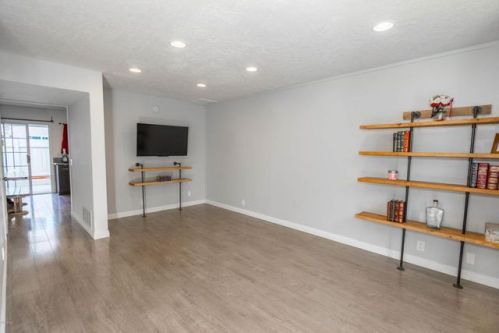 1331 Casa San Carlos Ln, Oxnard, CA 93033-4229