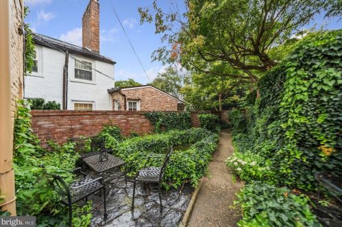 126 Fairfax St, Alexandria VA 22314-3331 exterior