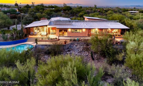 2106 Camino El Ganado, Tucson AZ  85718-4108 exterior