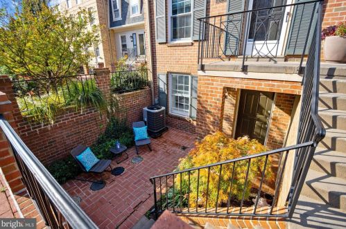 3269 Sutton Pl, Washington, DC 20016-7539