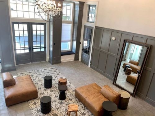 6607 Beacon Dr, Atlanta GA 30328 exterior