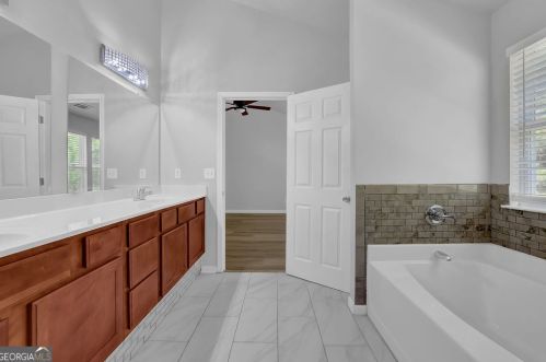 425 Cyn Way, Atlanta GA 30349-8798 exterior