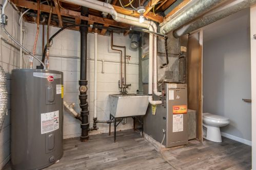 8084 Grandview Dr, Milwaukee WI  53223-3429 exterior