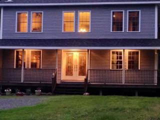 616 Waters Rd, Schenectady, NY 12302-7018
