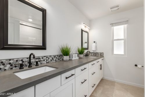 6501 2nd St, Phoenix AZ 85022-1005 exterior