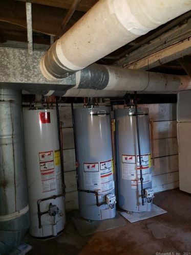 449 Stanley St, New Britain CT 06053-2440 exterior