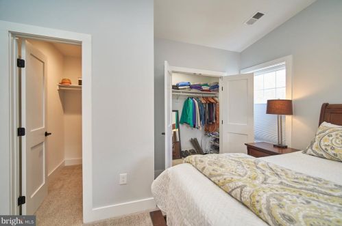 4058 Taney Ave, Alexandria VA 22304-2438 exterior