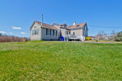 82 Mullen Rd, Enfield CT 06082-6033 exterior