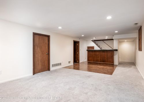 1225 Sandhill Dr, Dewitt MI 48820-9551 exterior