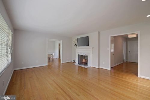 1825 Briar Ridge Ct, Mc Lean VA  22101-4233 exterior