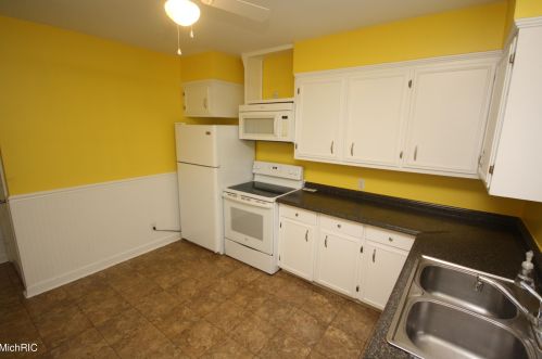 728 Campbell Ave, Kalamazoo MI 49006-3083 exterior