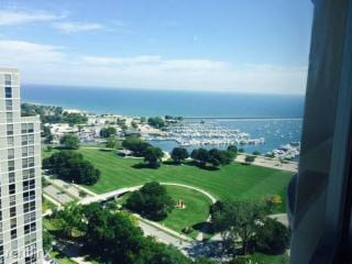 1626 Prospect Ave, Milwaukee WI  53202-2493 exterior