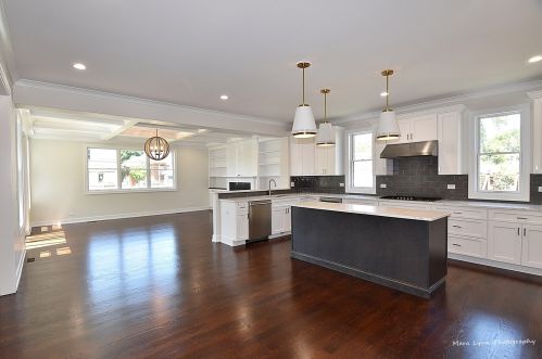 385 Berkley Ave, Elmhurst IL 60126-3167 exterior