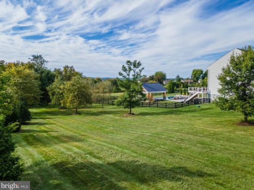 23073 Creighton Farms Dr, Leesburg VA 20175-6491 exterior